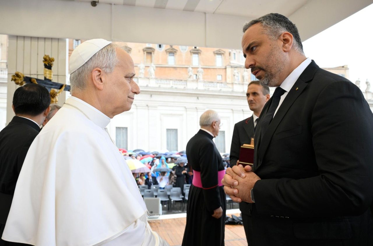 Maher Nicola Canawati, starosta města Betlém, při setkání s papežem Lvem XIV. (@Vatican Media)